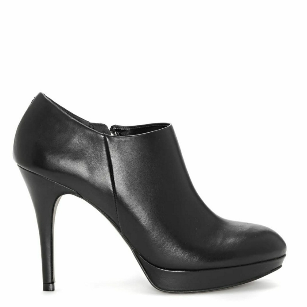 🆕 VINCE CAMUTO Black Leather Booties Ankle Boots - Picture 2 of 6